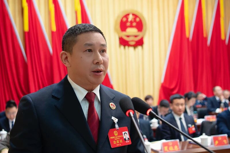 聚焦两会丨瞿万兵检察长在鹤峰县第十九届人民代表大会第五次会议上作检察工作报告